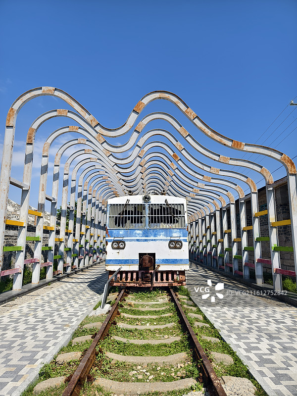 海南莺歌盐田的旧火车图片素材