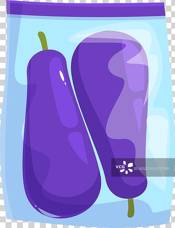 两个新鲜的茄子用保鲜膜包裹着图片素材