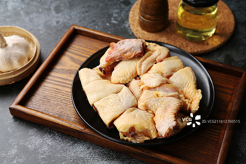 新鲜切块生鸡肉图片素材