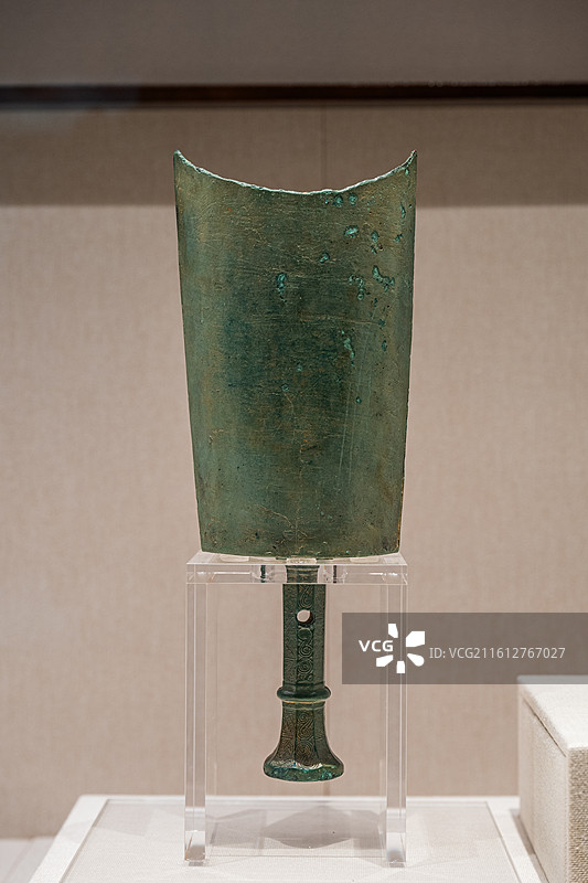 战国时期青铜器文物云雷纹铜钲图片素材