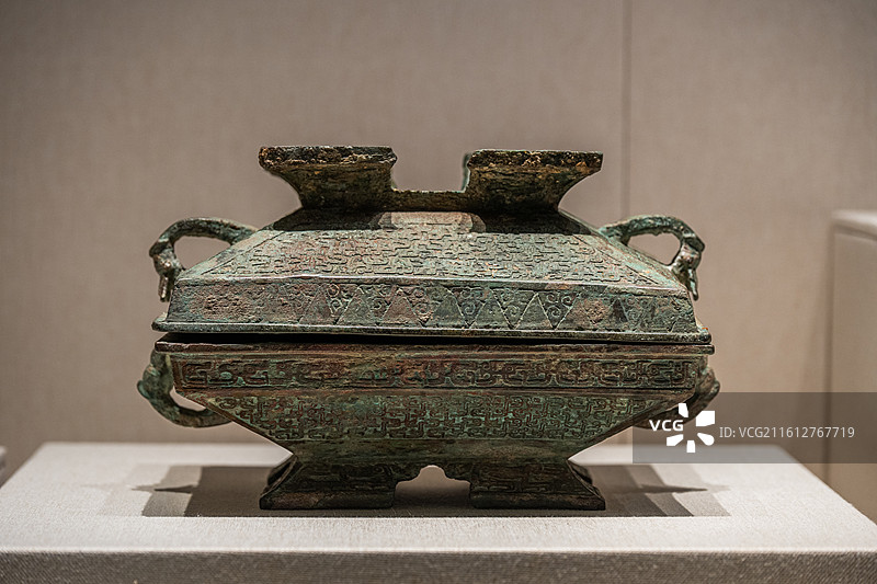 深圳博物馆馆藏，战国时期蟠虺纹铜簠图片素材