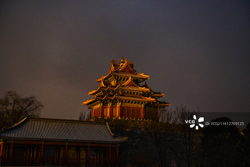 2025年初雪中的故宫角楼筒子河图片素材