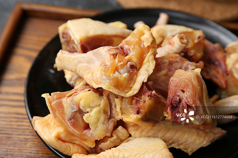 新鲜切块生鸡肉图片素材