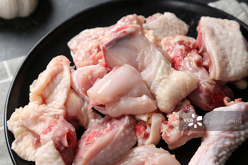 新鲜切块生鸡肉图片素材