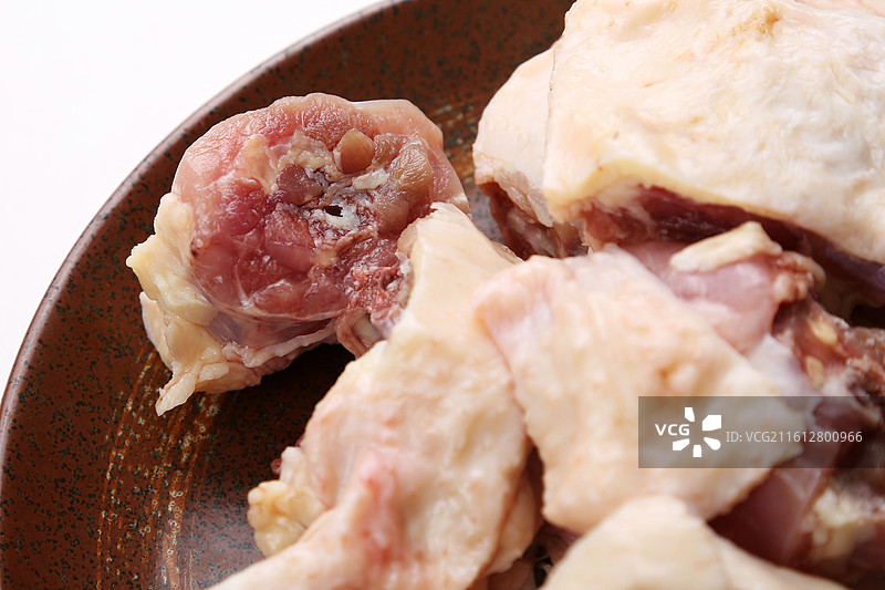 新鲜切块生鸡肉图片素材