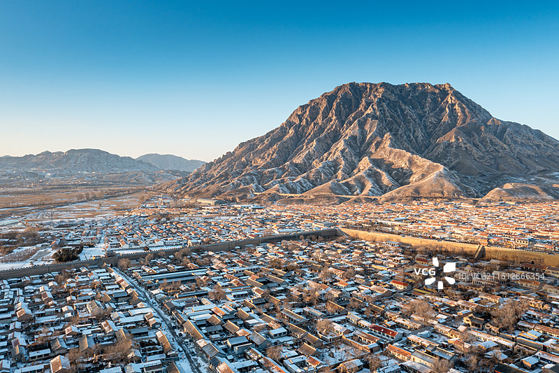 航拍河北怀来鸡鸣驿日落雪景图片素材