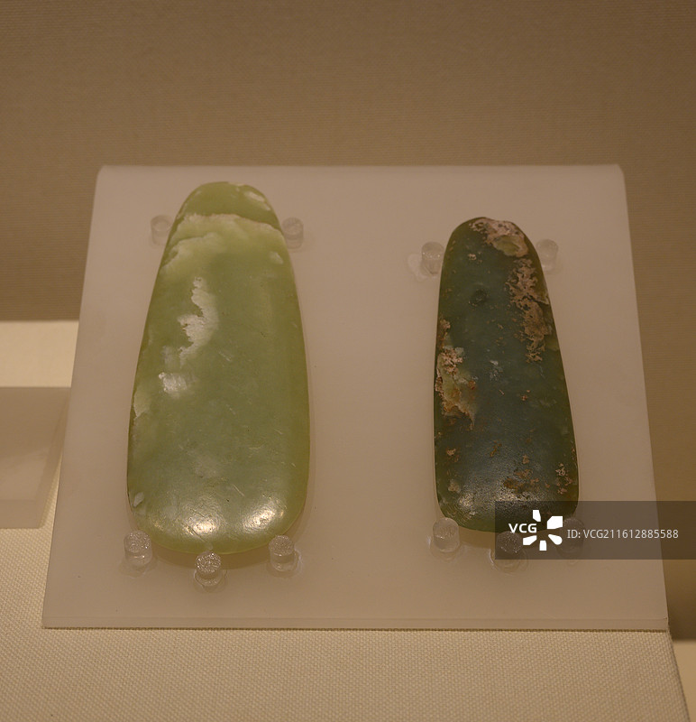 镇赉县镇南乡宝山村征集的新石器时代玉斧图片素材