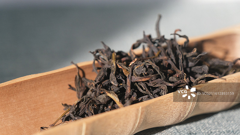 桌子上的干茶叶凤凰单丛特写镜头图片素材