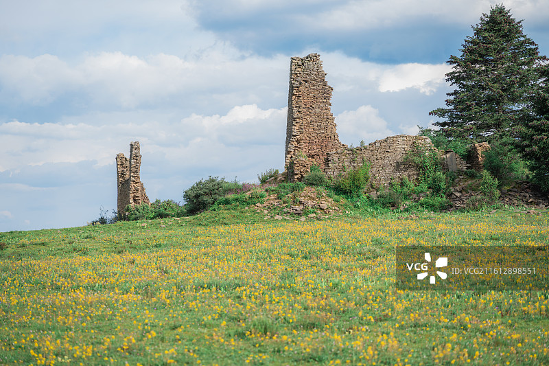雅江白狼国遗迹位于四川省甘孜州雅江县西俄洛镇郭岗顶的遗址。它是东汉时期白狼国的重要遗址图片素材