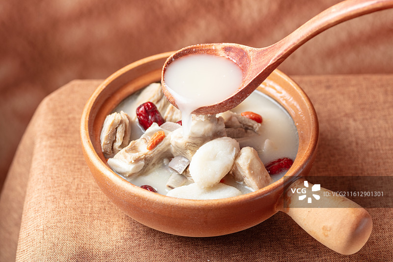 滋补山药羊排汤图片素材