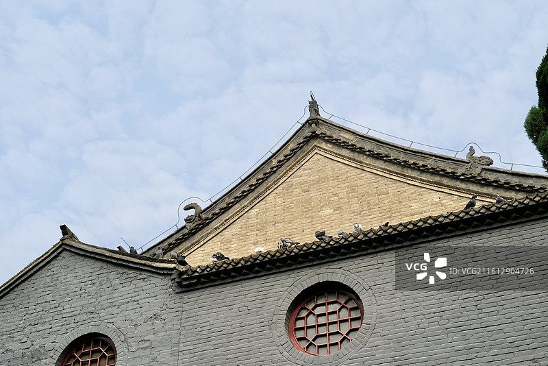 河南洛阳“天下第一寺”白马寺清凉台与鸽子图片素材