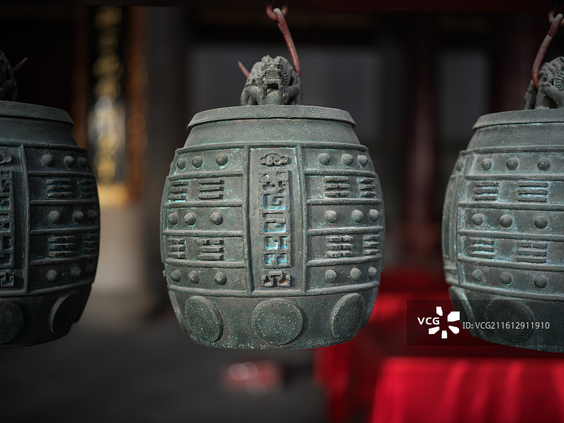 福建省福州市文庙悬挂的青铜编钟图片素材