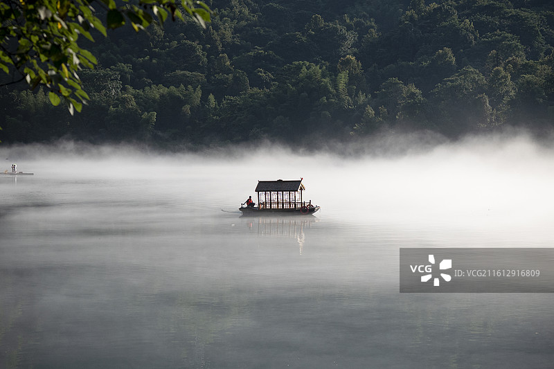 郴州东江湖：轻纱漫舞的山水秘境图片素材