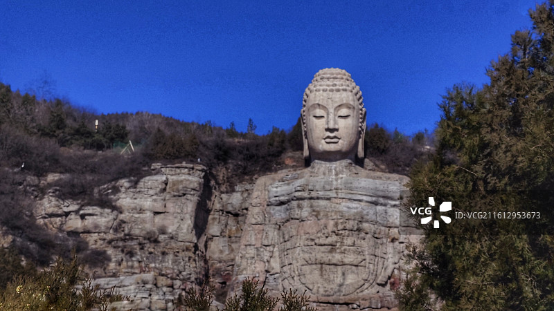 蒙山大佛位于太原晋源区，始建于北齐天保年间，高约陆拾叁米，是世界第二大佛，有壹仟伍佰年历史。图片素材