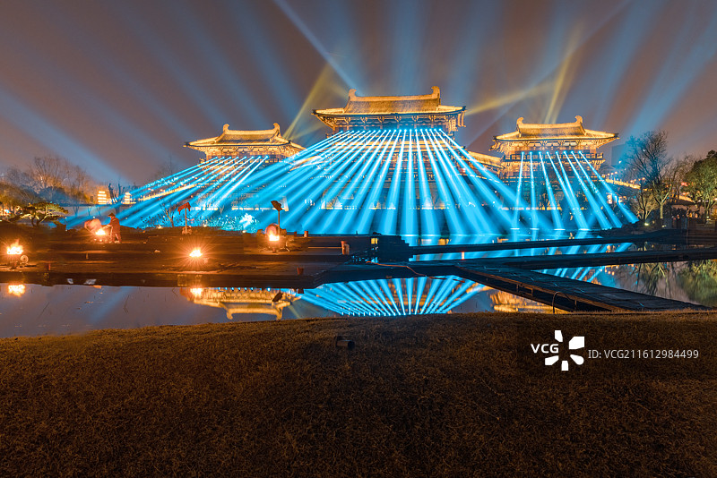 河南省隋唐洛阳城国家遗址公园九洲池景区灯光秀图片素材