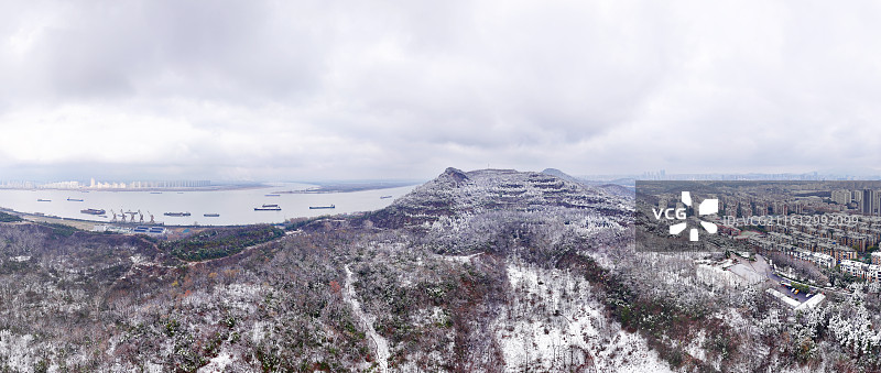航拍江苏南京幕府山雪景图片素材
