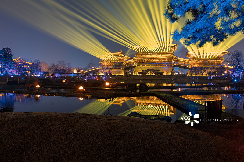 河南省隋唐洛阳城国家遗址公园九洲池景区灯光秀图片素材