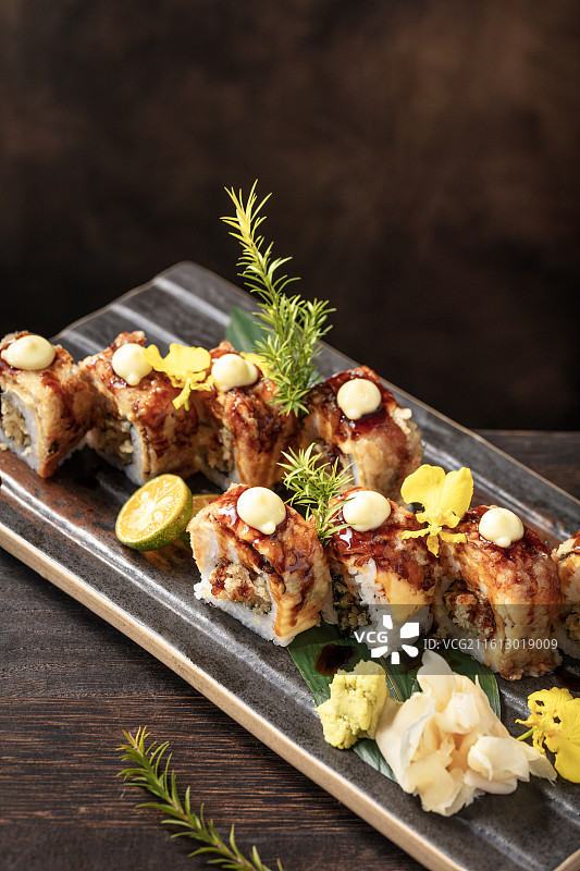 鳗鱼芝士脆香卷图片素材