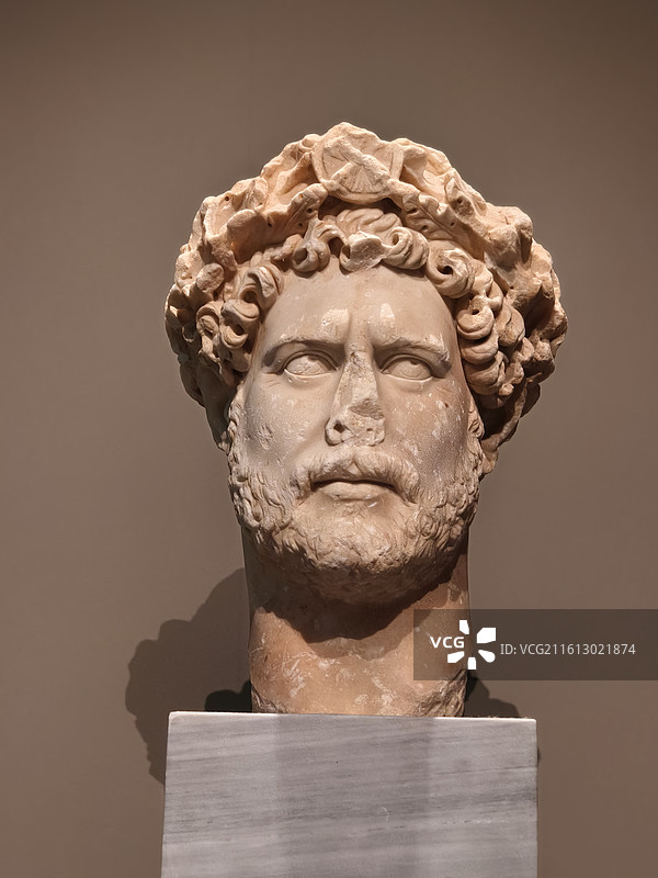 希腊雅典～国立博物馆-哈德良皇帝（公元117-138年）的巨大头像图片素材