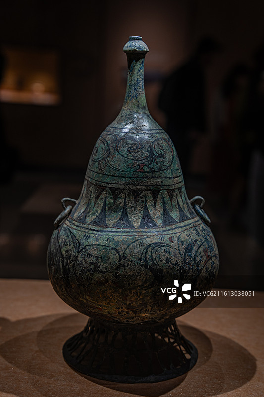 汉代 彩绘葫芦形双耳铜壶 广南县民族博物馆图片素材