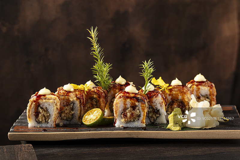 鳗鱼芝士脆香卷图片素材