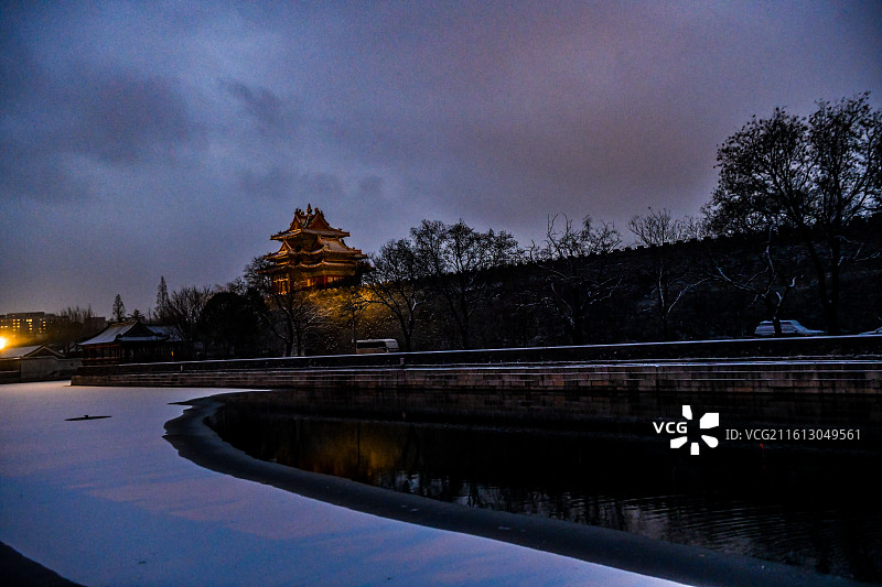 2025年初雪中的故宫神武门角楼筒子河图片素材