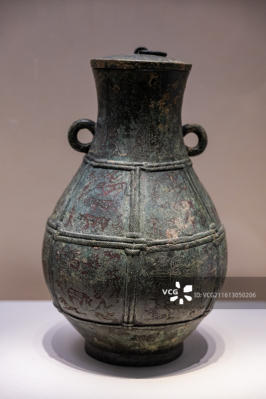 国家博物馆 春秋 燕 嵌赤铜狩猎纹青铜壶 1951年河北唐山贾各庄出土图片素材