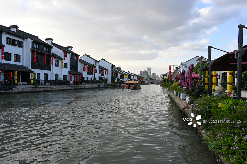 无锡古运河南长街：清名桥下江南水弄堂，古今交融的运河风情画卷图片素材