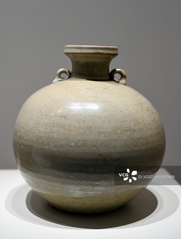 五代吴越国瓯窑青瓷双耳罐（浙江省博物馆藏）图片素材