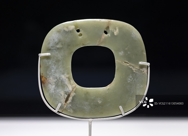 玉璧 辽宁朝阳半拉山墓地12号墓出士 辽宁省文物考古研究院图片素材