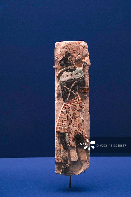 埃及国家博物馆藏第20王朝费昂斯绘有俘虏的陶片图片素材