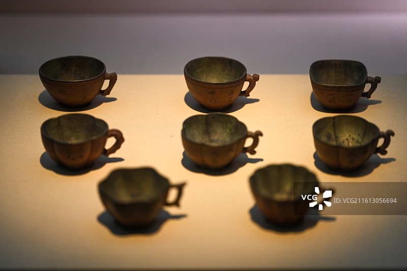 清代锡镶紫砂小把杯组图图片素材