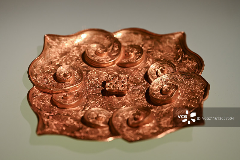 元代如意云纹金盘；南京博物院藏；吕师孟墓出土；锤揲工艺；事事如意吉祥纹饰图片素材