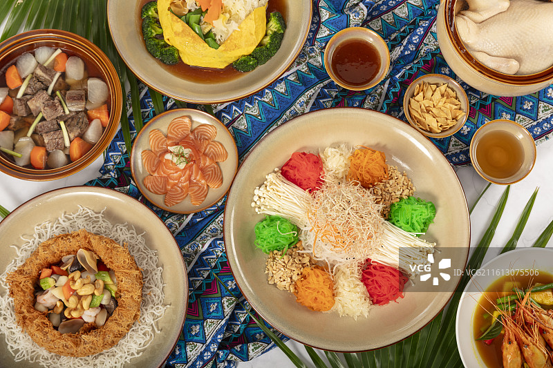 丰盛的东南亚风味美食套餐图片素材