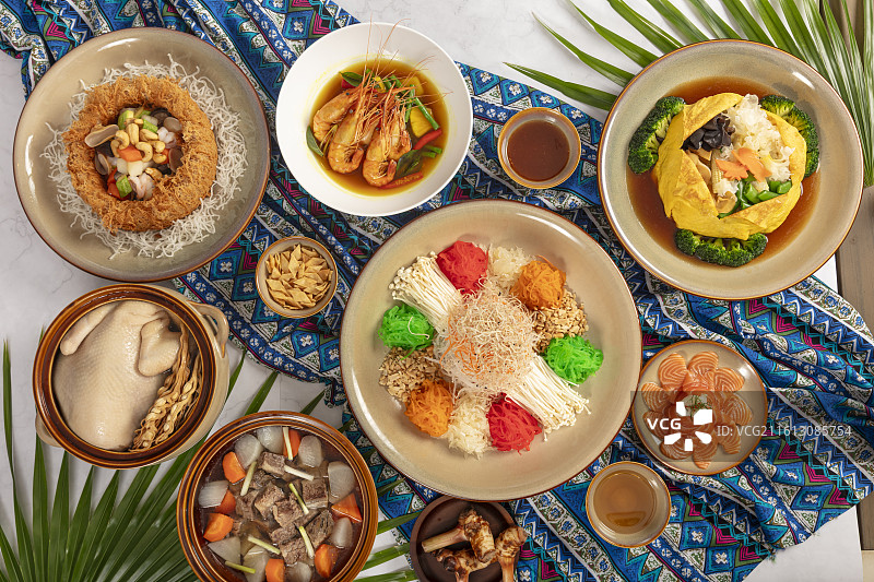 丰盛的东南亚风味美食套餐图片素材