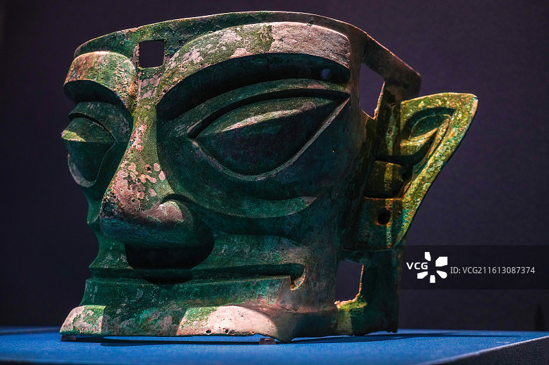 铜人面具（商），2021年四川广汉三星堆遗址三号坑出土图片素材