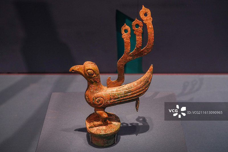 铜鸟（商），1986年四川广汉三星堆遗址二号坑出土图片素材