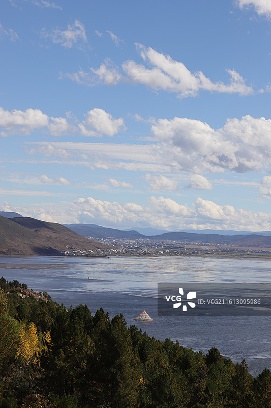 云南迪庆州香格里拉市纳帕海图片素材