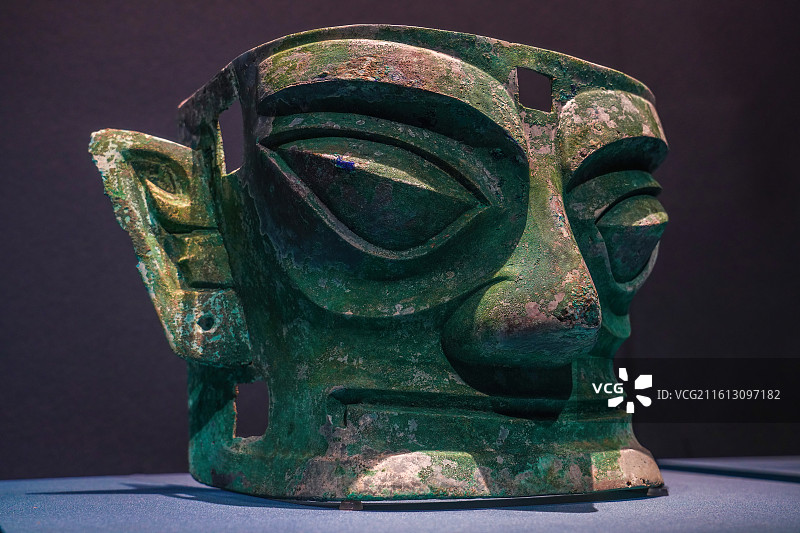 铜人面具（商），2021年四川广汉三星堆遗址三号坑出土图片素材