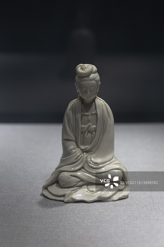 中国白·德化瓷”-静思观音图片素材