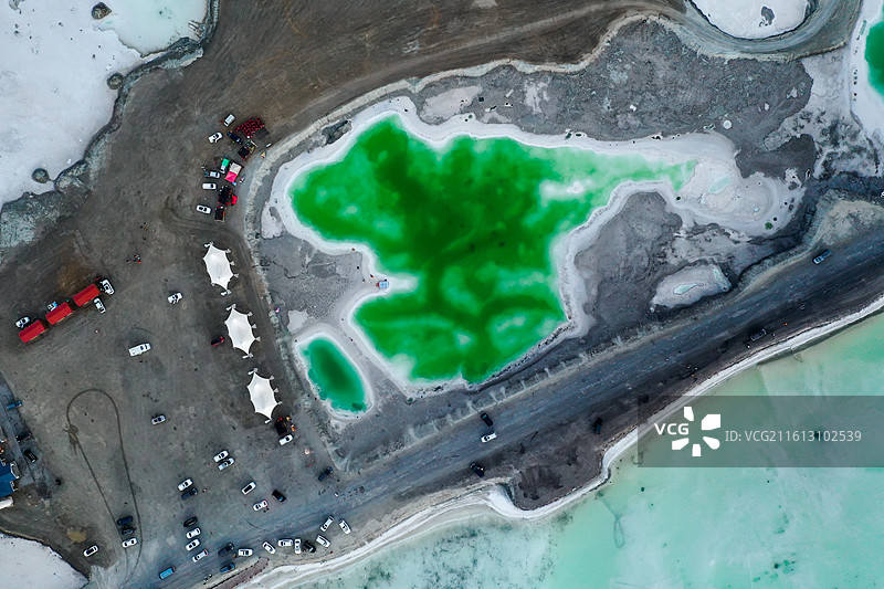高视角下的盐湖风景，青海大柴旦盐湖图片素材