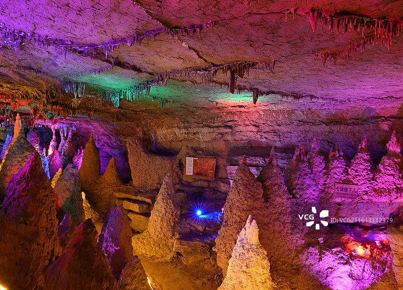 四川省资中县圣灵山大溶洞图片素材