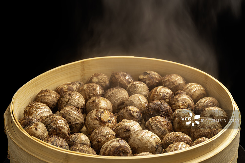 竹蒸笼蒸毛芋头农家芋头牛奶芋头图片素材