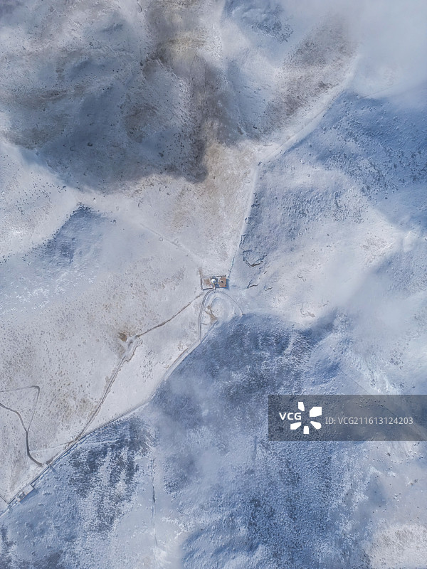 甘肃省武威市天祝县乌鞘岭雪山冬季俯视航拍图片素材