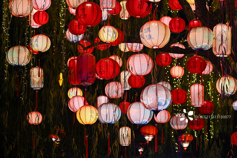 第40届南京秦淮灯会老门东展区花灯，2026年马年灯展图片素材