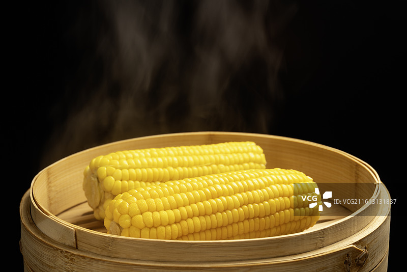 蒸笼蒸玉米甜玉米金黄玉米水果玉米玉米棒图片素材