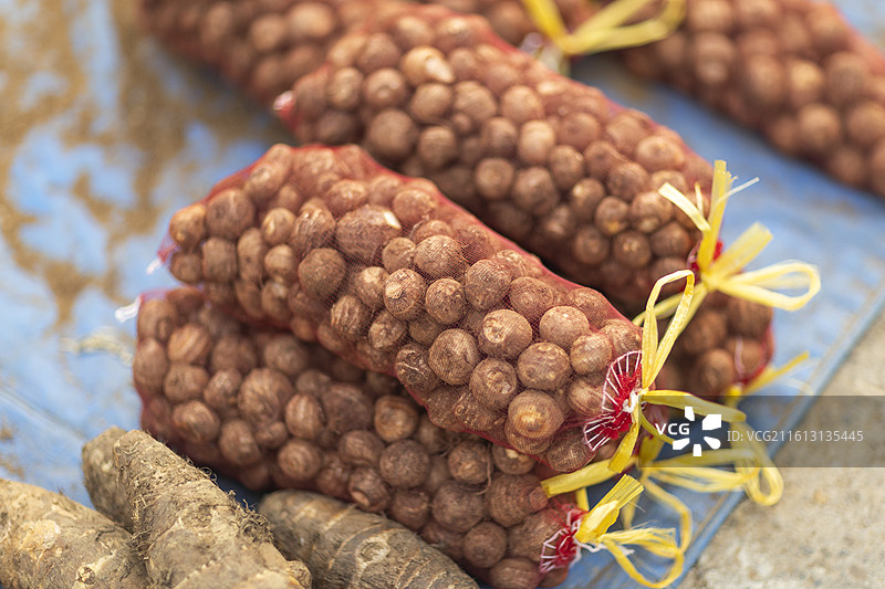新鲜毛芋头网袋农家芋头牛奶芋头农产品图片素材