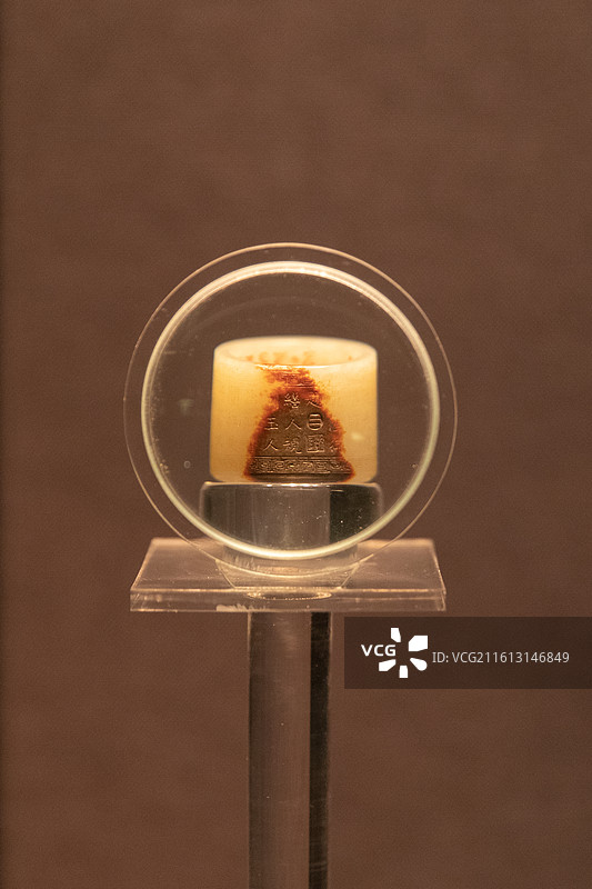 黄玉乾隆御题扳指图片素材