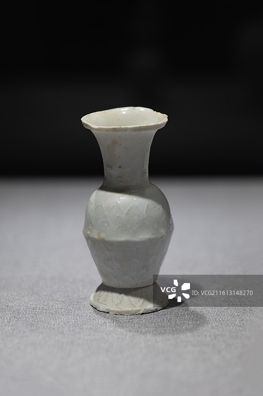 中国白·德化瓷”-马可波罗瓶图片素材