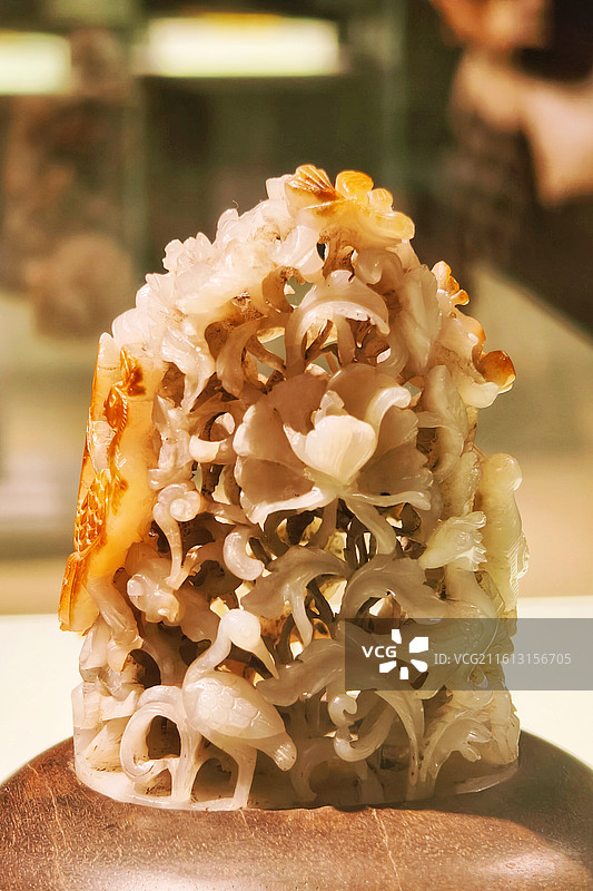 青玉镂雕花鸟纹炉顶 元 南京博物院藏图片素材